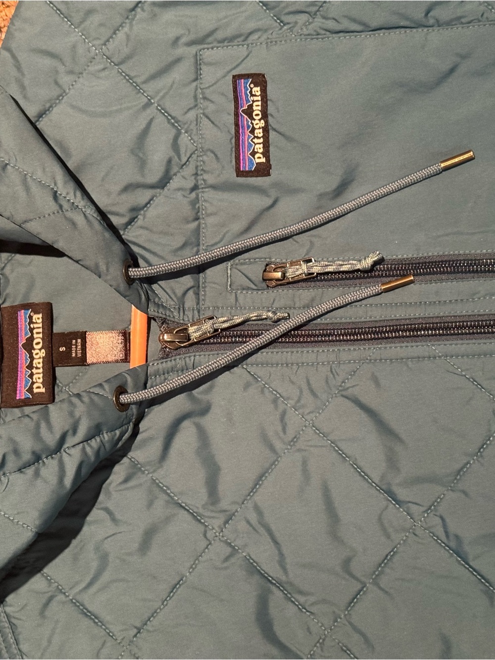 Patagonia Women’s Teal Hooded Quilted Jacket, Size Small, New Condition!! - Picture 3 of 11